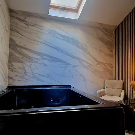 Bed and breakfast Junior Con Jacuzzi 3*