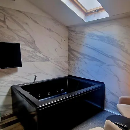 Junior Con Jacuzzi 3*