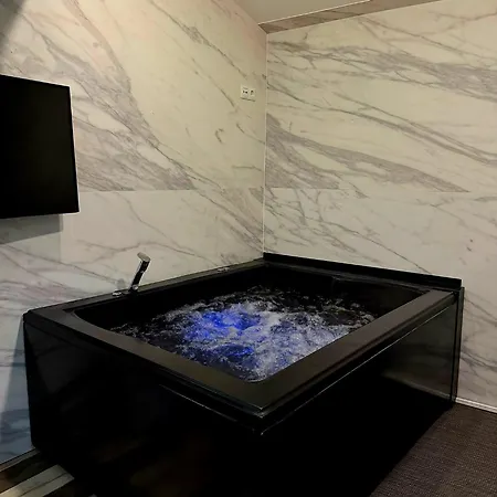 Junior Con Jacuzzi 3*