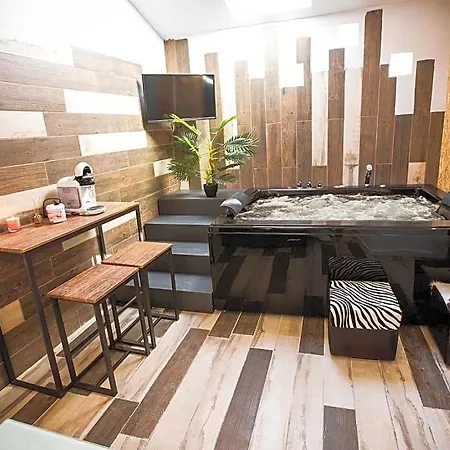 Bed and breakfast Junior Con Jacuzzi 3*